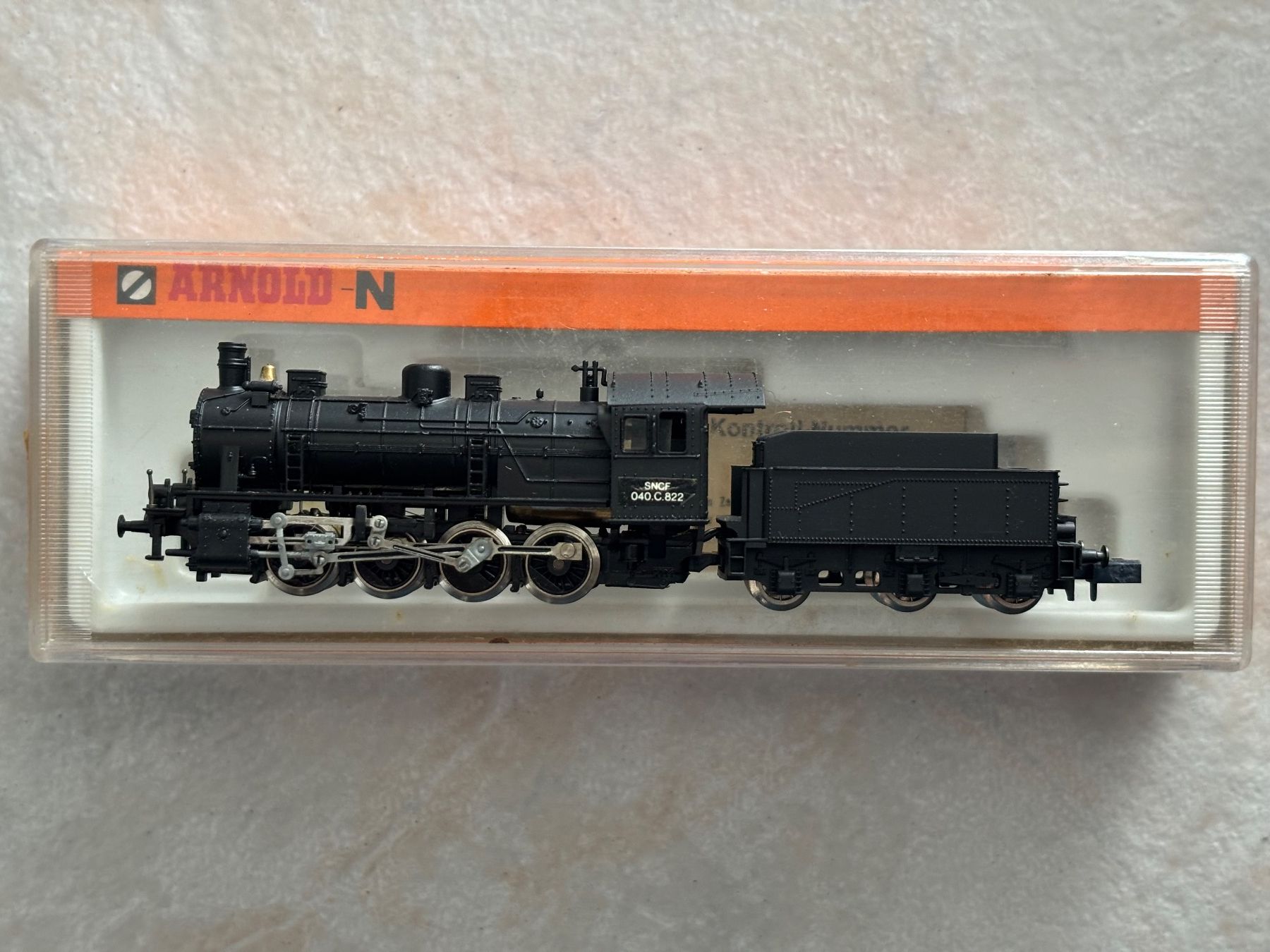 Arnold Modellini di ferrovie: Arnold 2516 Dampflok 040 C822 SNCF – Nuovo (secondo la descrizione) da Hauterive NE venduto da eriamch