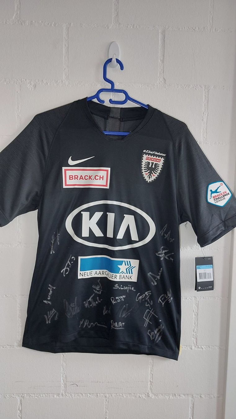 Nike Canottiere & Pantaloni: FC Aarau Trikot 2019/20 Gr. M Signed – Nuovo (secondo la descrizione) da Hedingen venduto da Turicun25
