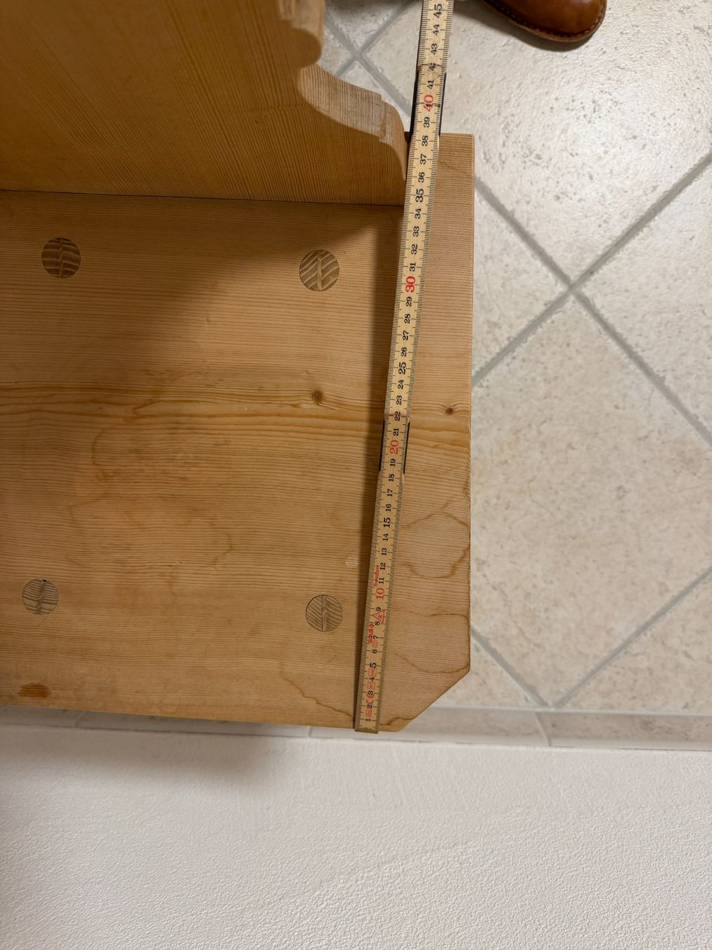 Chaises: Rustikaler Holzstuhl mit Herz, Sttabelle – D'occasion à Jenaz par Sandrobordoli 4