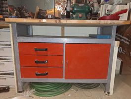 Robuste Werkbank mit Schubladen & Schrank – Gebraucht