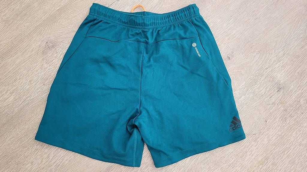 Adidas Pantalons: Short Adidas S Poches zippées – Neuf (Voir description) à Trélex par emm_rz7g 1