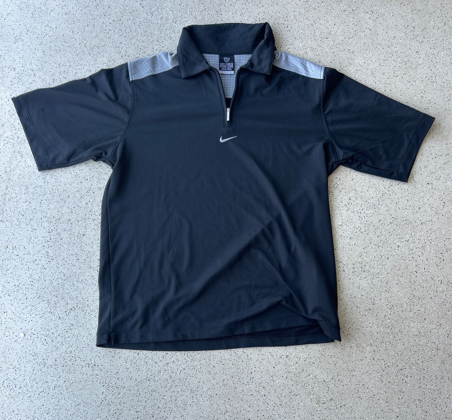 Nike T-shirt: Nike Vintage Shirt – Usato da Bern venduto da 44RewornHunter