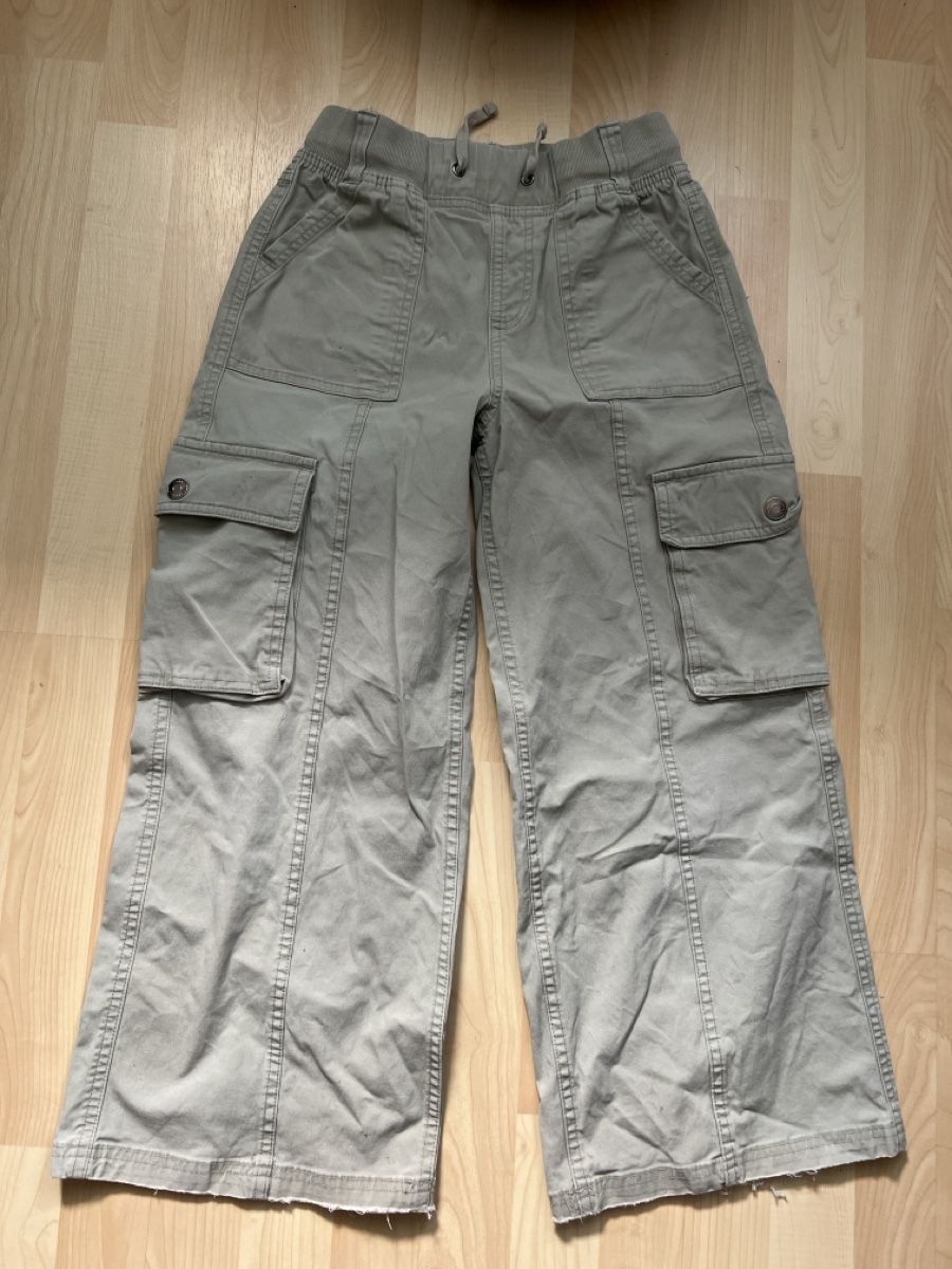 Pantaloni: Kinder Cargo Hosen Grösse 140 gebraucht – Usato da Villmergen venduto da KIWI7983
