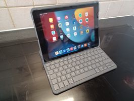 ipad 5e gen A1822 avec clavier slim folio logitech