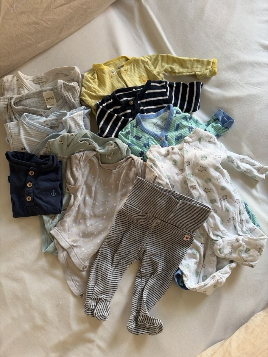 Lotti & Set di vestiti: Kleiderpaket Baby Grösse 50 – Usato da Meggen venduto da TobeOneS