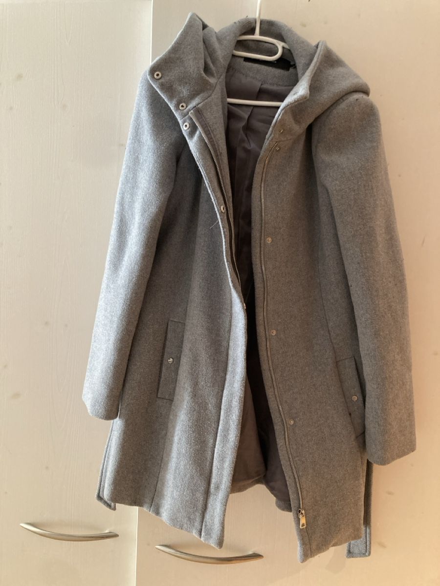 Cappotti: Grauer Stoff Mantel Gr. 38 – Usato da Kesswil venduto da Branca-01 4