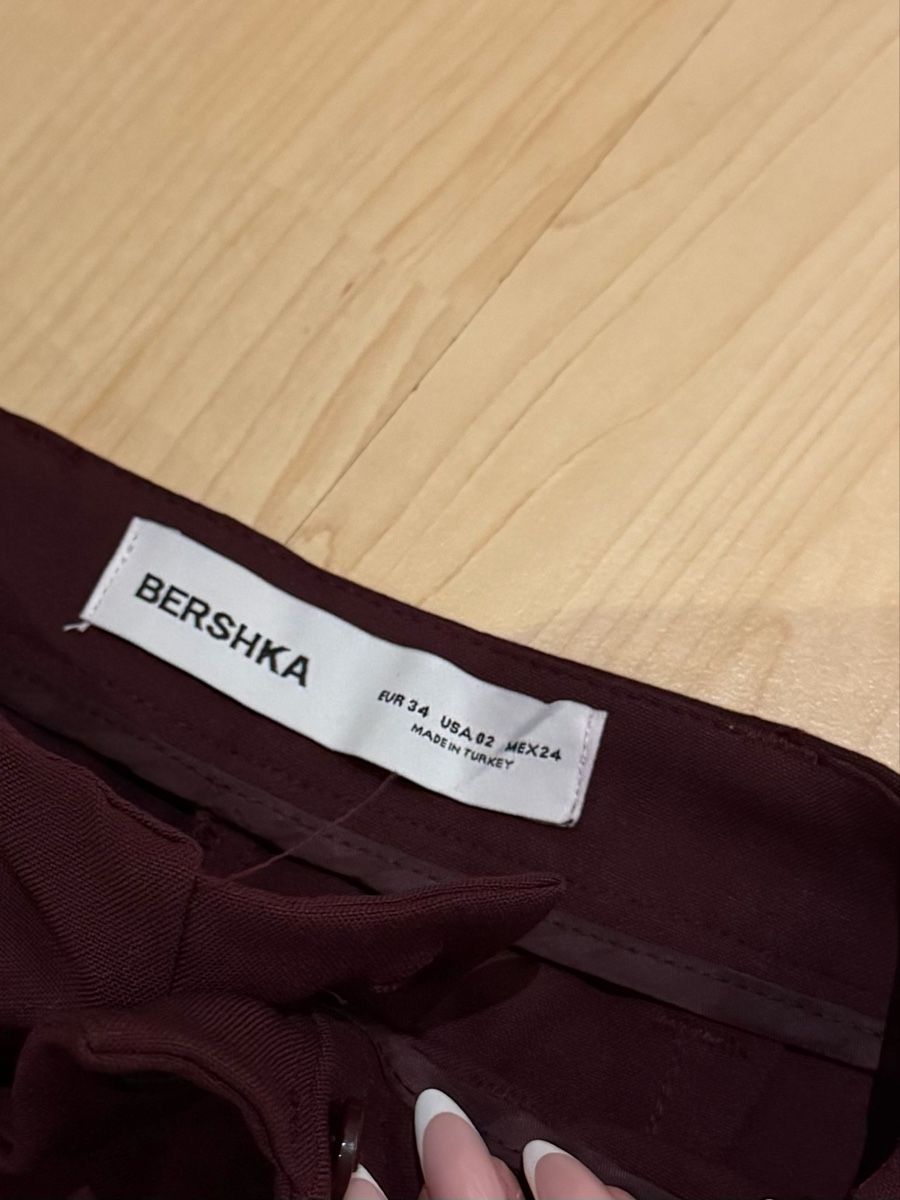Bershka Hosen: Bershka Hose, Weinrot, Grösse 34 – Neu (gemäss Beschreibung) aus Tuggen von jess_gls06 2