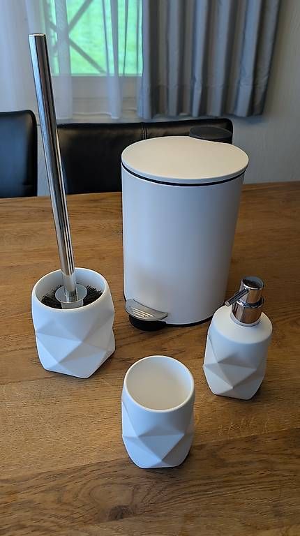 Cestini per rifiuti: Badezimmer Accesoire-Set – Usato da Wollerau venduto da AJnglin 4