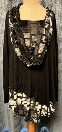 Damenshirt Schwarz mit Schal Kragen von Niederberger