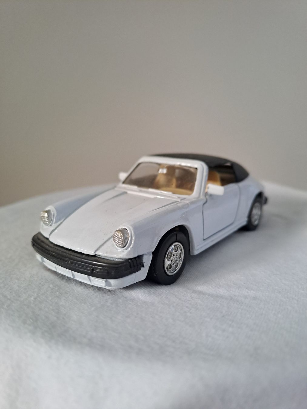 Porsche Modellautos: Porsche 911 SC Targa Modellauto in weiss – Gebraucht aus Wädenswil von FrieBro