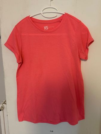 Korallfarbenes T-Shirt (XS)
