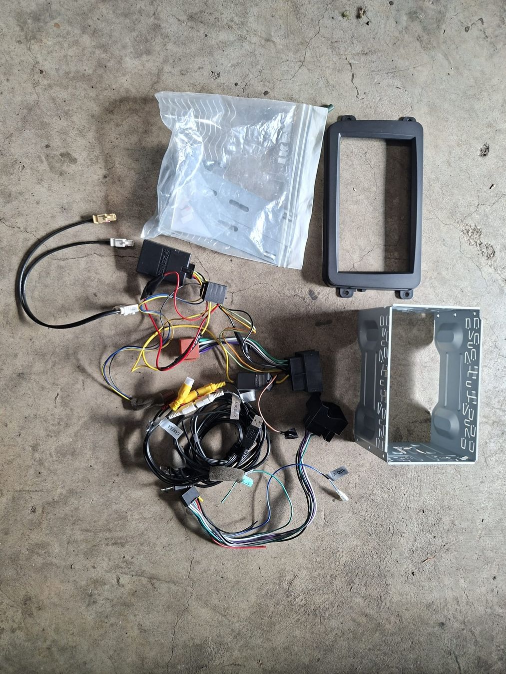Alle Autoersatzteile: VW Radio Adapter – Gebraucht aus Wallenwil von Haselberg