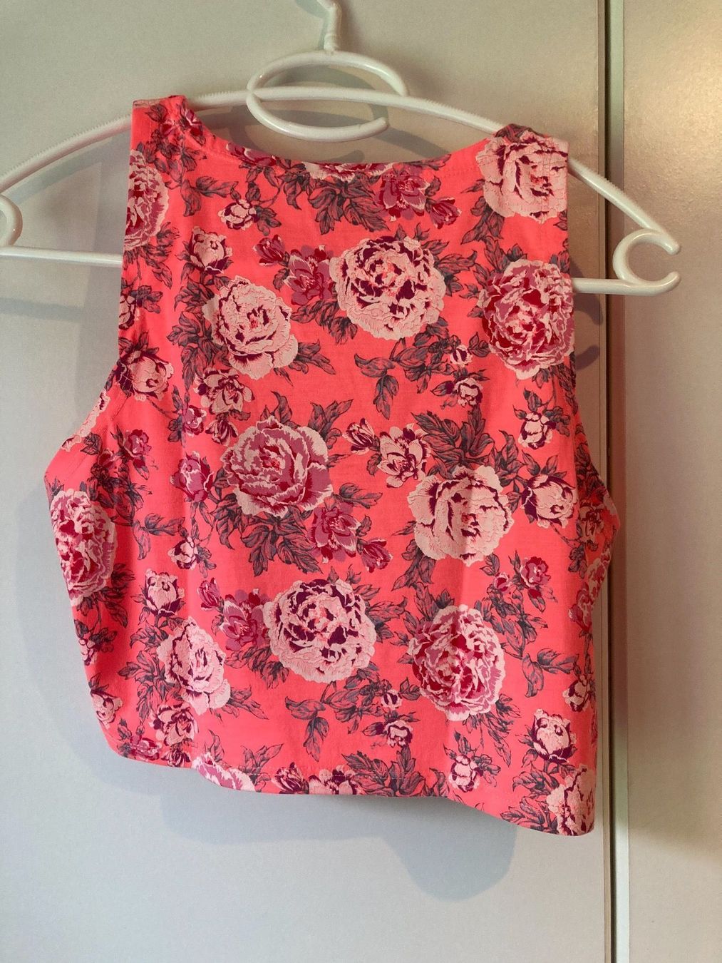 Top: Geblümtes Croptop Gr. L (klein) – Usato da Thun venduto da Vans_98 1