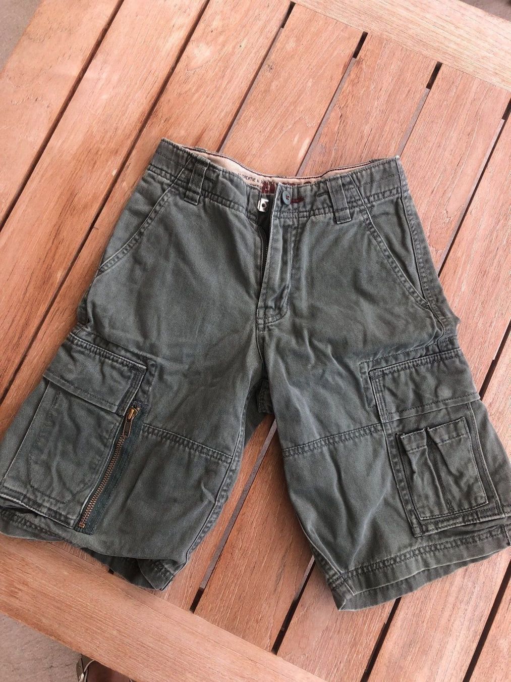 Pantaloni: GAP Shorts 8 slim – Usato da Zürich venduto da Nick345