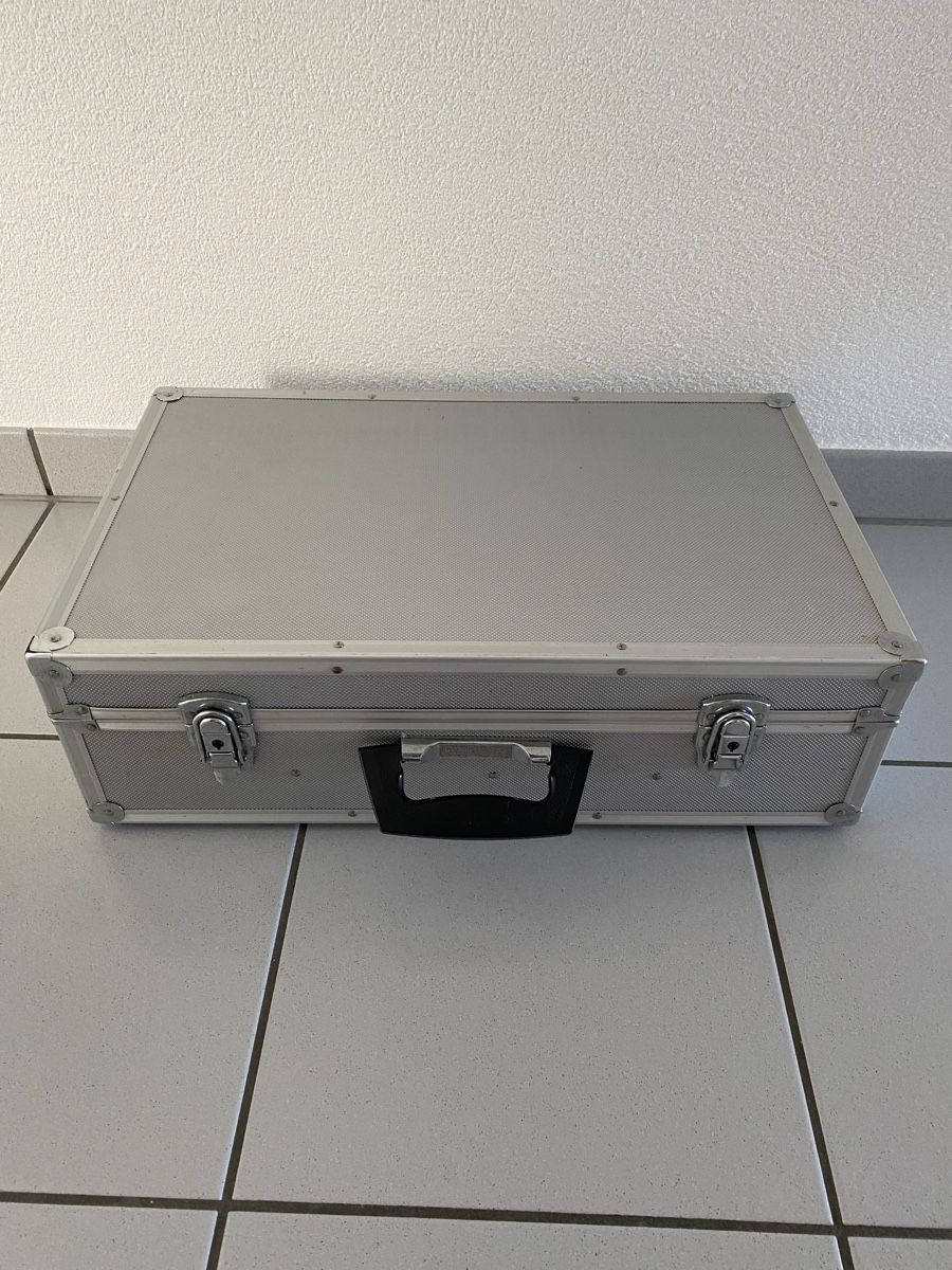 Valigie: Aluminiumkoffer – Usato da Diessbach b. Büren venduto da cowansville 2