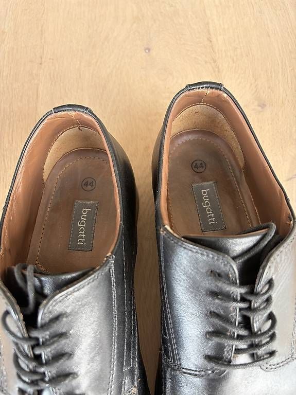 Bugatti Scarpe da uomo: Anzugschuhe Bugatti Leder Grösse 44 – Usato da St.Gallen venduto da Meieneb 4