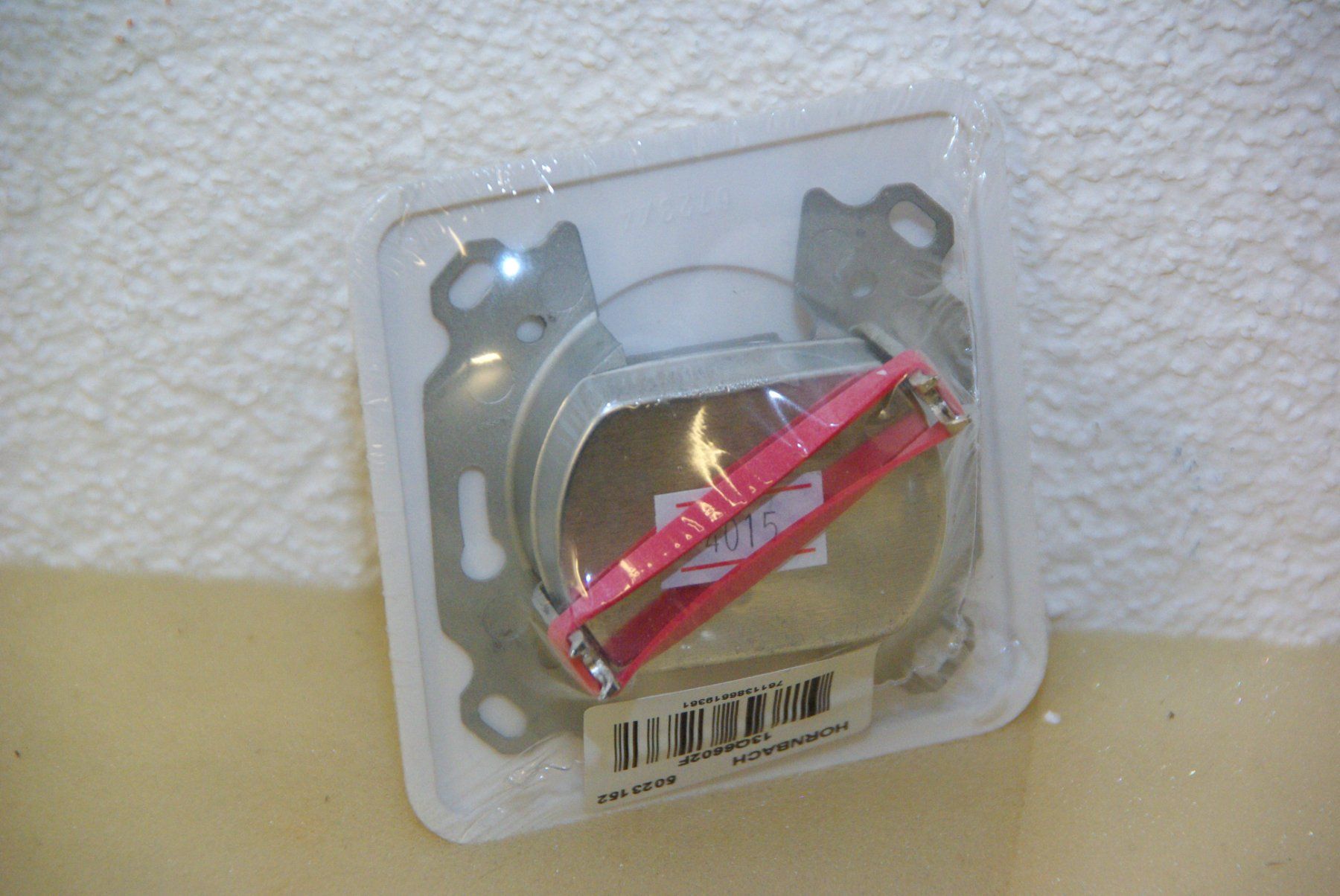 Stecker: Electro Mica Antennensteckdose, weiss – Neu und originalverpackt aus Herisau von Cevianer1844 1