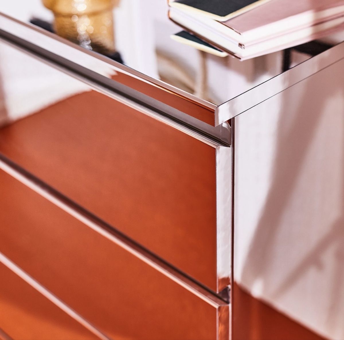 Commodes: commode à tiroir malm ikea édition limitée miroir  – D'occasion à Martigny par candicefr 2
