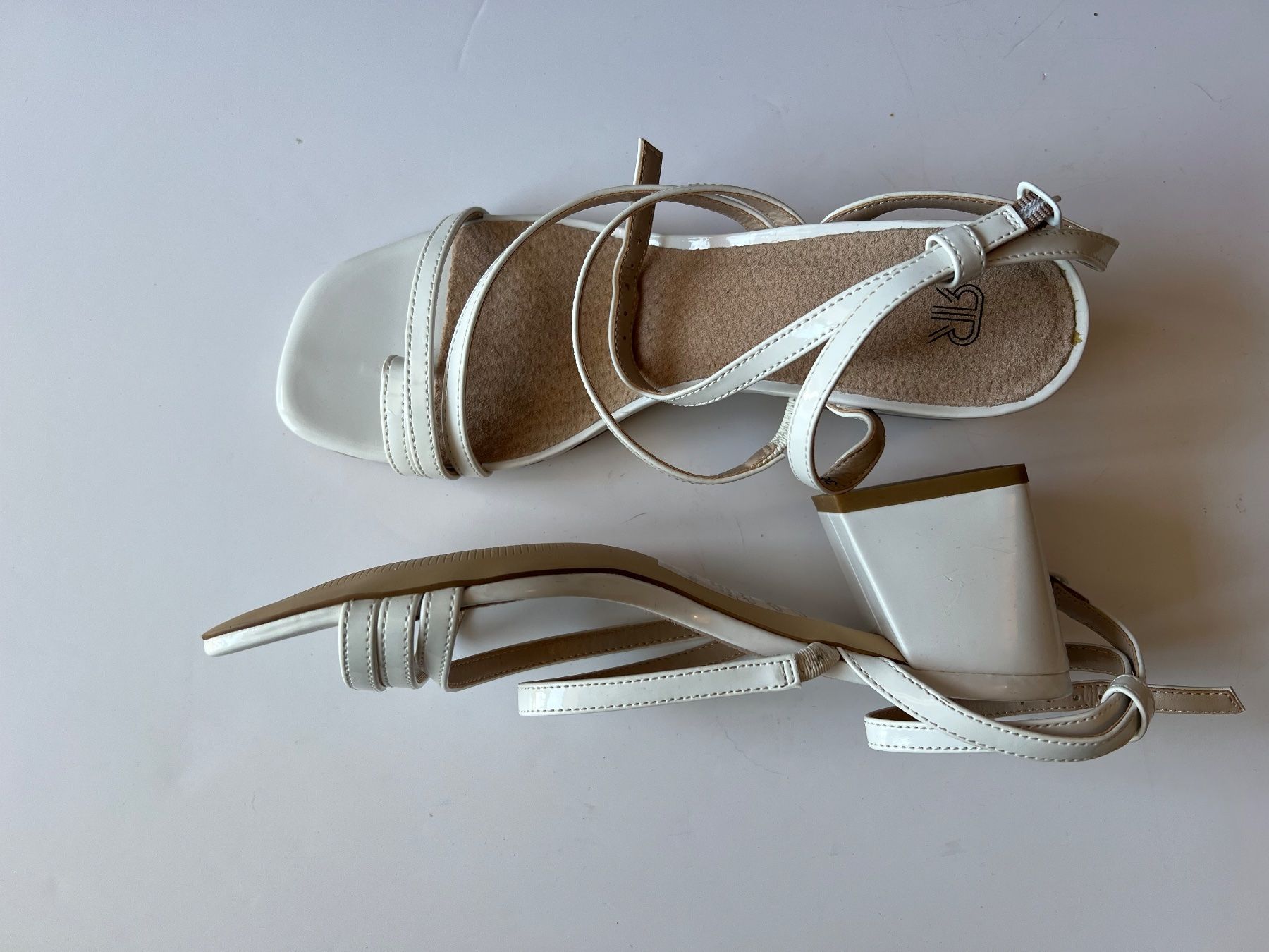 Scarpe da donna: Sandales vernies blanches 38 – Nuovo (secondo la descrizione) da Neuchâtel venduto da Thesebootsaremadeforwalking 1