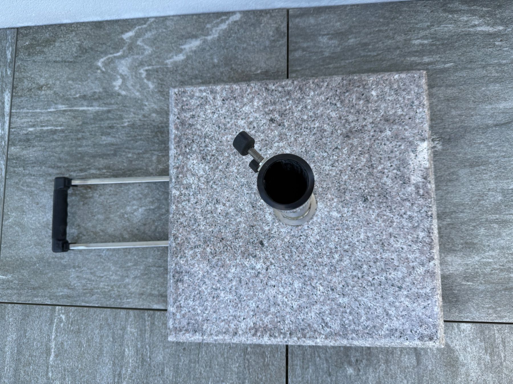 Altro: Sonnenschirmständer Granitsockel mit Rollen – Usato da Wolfwil venduto da Levjus06 4