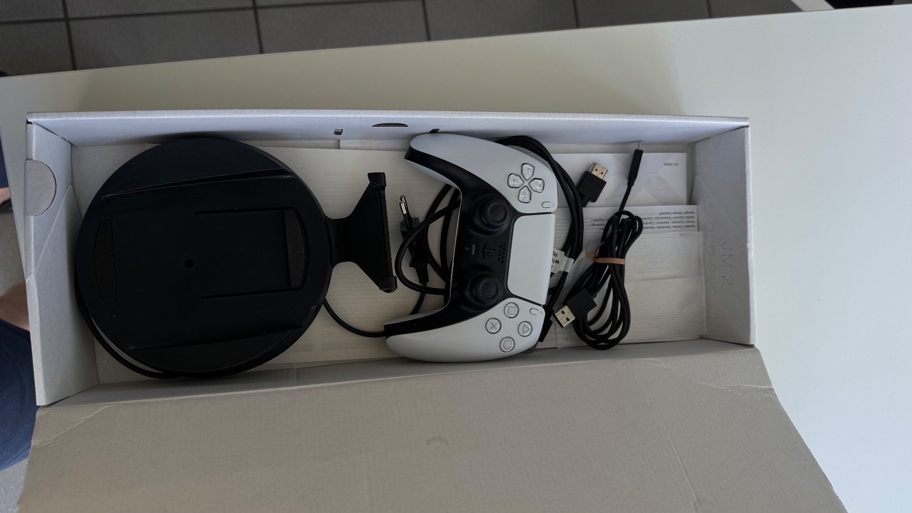 Sony Konsolen: PS5  disc – Gebraucht aus Zürich von pet_7n58 5