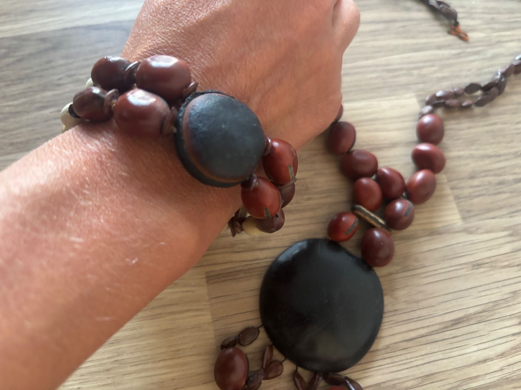 Altri gioielli: Hand made Set from Cuba_natural nuts and beads – Nuovo (secondo la descrizione) da St-George venduto da elena27 1