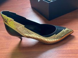 Saint Laurent Leather Pumps schwarz gold