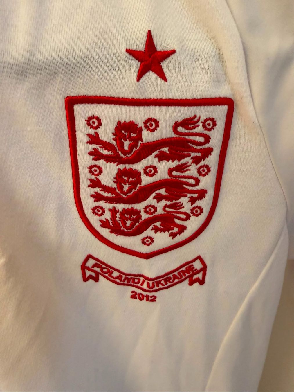 Umbro Leibchen & Hosen: Originales England-Trikot 2012, Größe S – Gebraucht aus Wilen b. Wollerau von ccgold 1