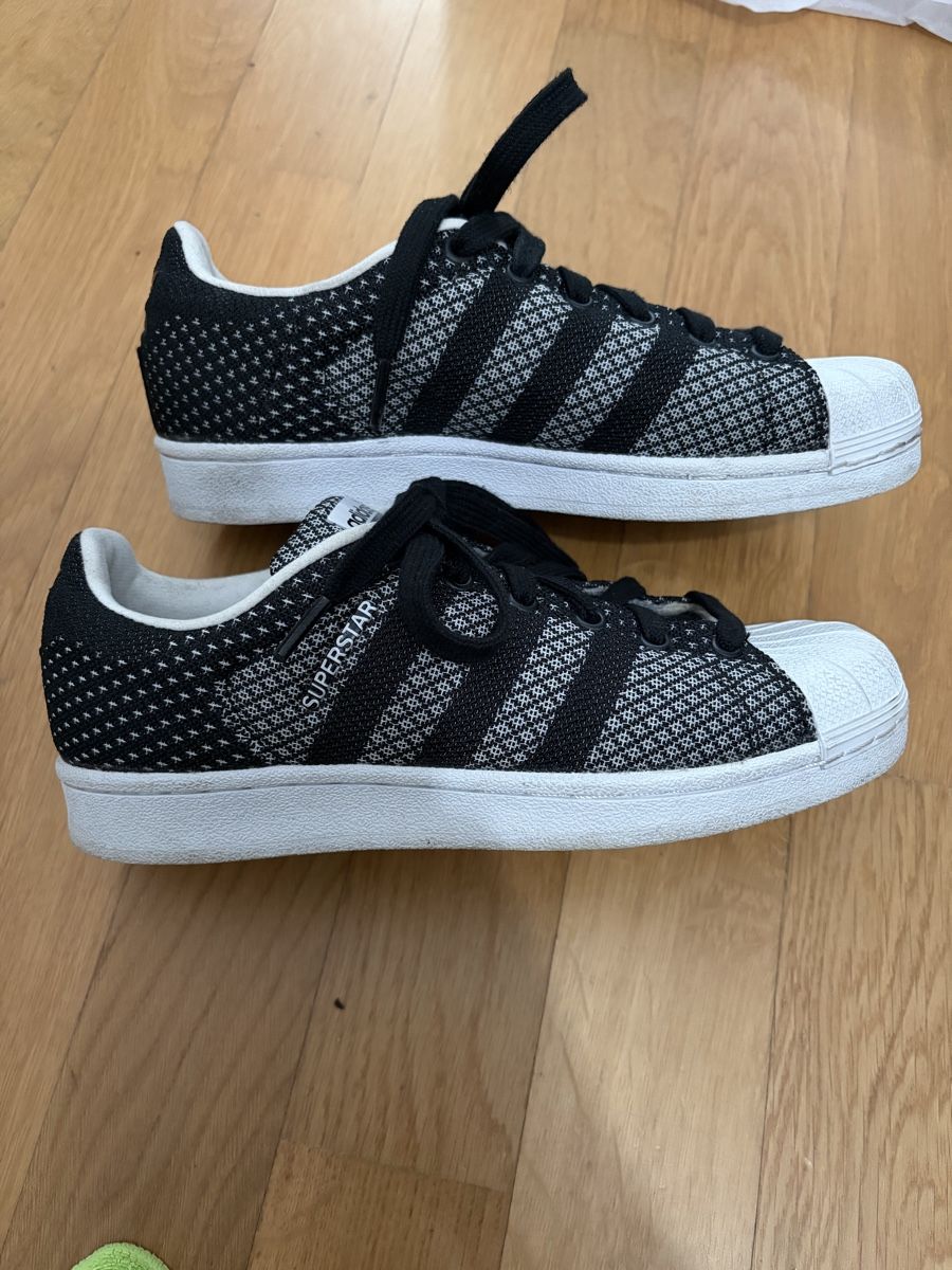 Adidas Damenschuhe: Adidas superstar taille 362/3 – Gebraucht aus Dully von CELINE.D11