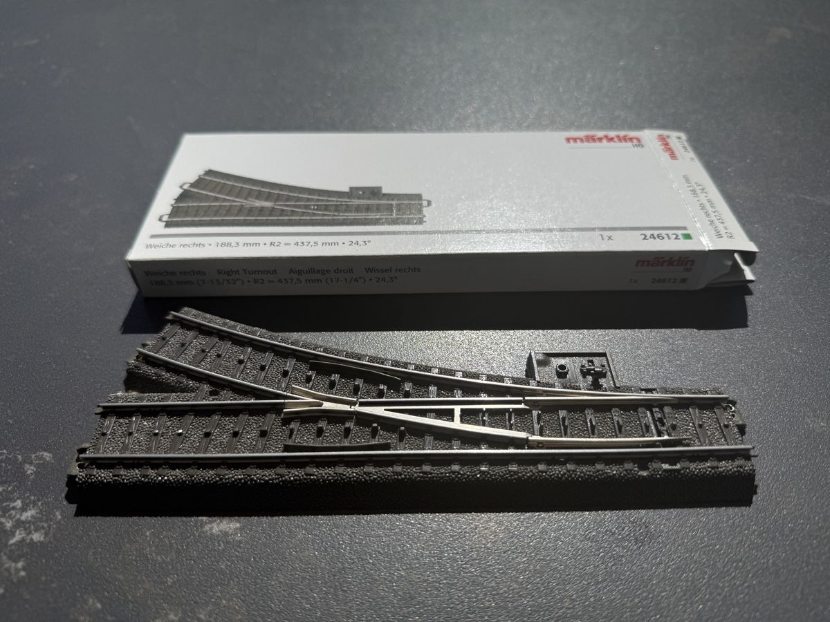 Märklin Modellini di ferrovie: MÄRKLIN C-Gleis Weiche digitalisiert – Usato da Seltisberg venduto da doosie_ch