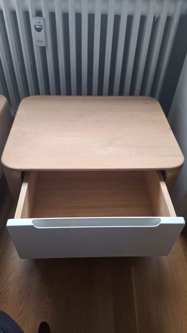 Pfister Letti: Doppelbett Buche mit passendem Nachttisch dazu – Usato da Bern venduto da hei_kk5n 5