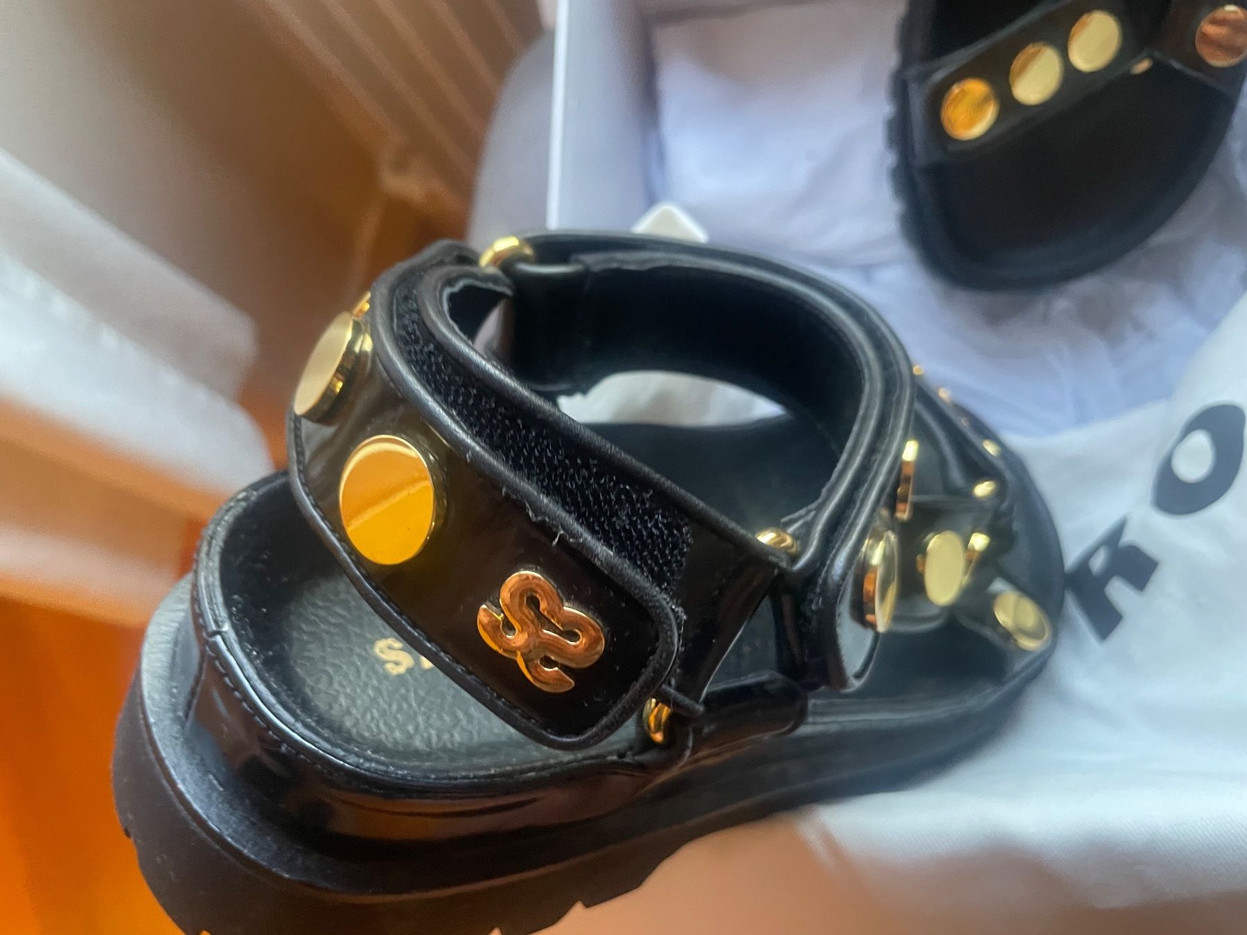 Sandro Scarpe da donna: Sandales Sandro noir clous dorés – Usato da Genève venduto da lailas_things 6