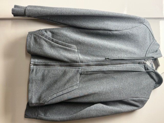 Adidas Jacken: Adidas Jäggli Damen Gr. M – Gebraucht aus Oeschgen von Mich_elle 2