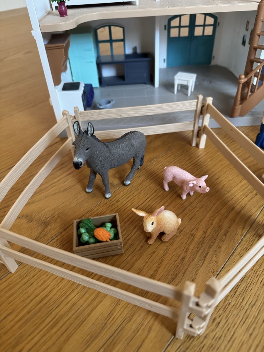 Schleich Jouets: Schleich Haus mit Zubehör – Neuf (Voir description) à Domat/Ems par ali_8zpw 1