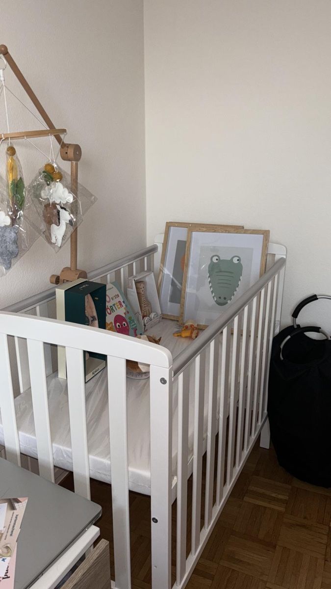 Letti: White Baby Cot bed and  canopy net Excellent Condition – Nuovo (secondo la descrizione) da Neuhausen venduto da nma_bx8d 3