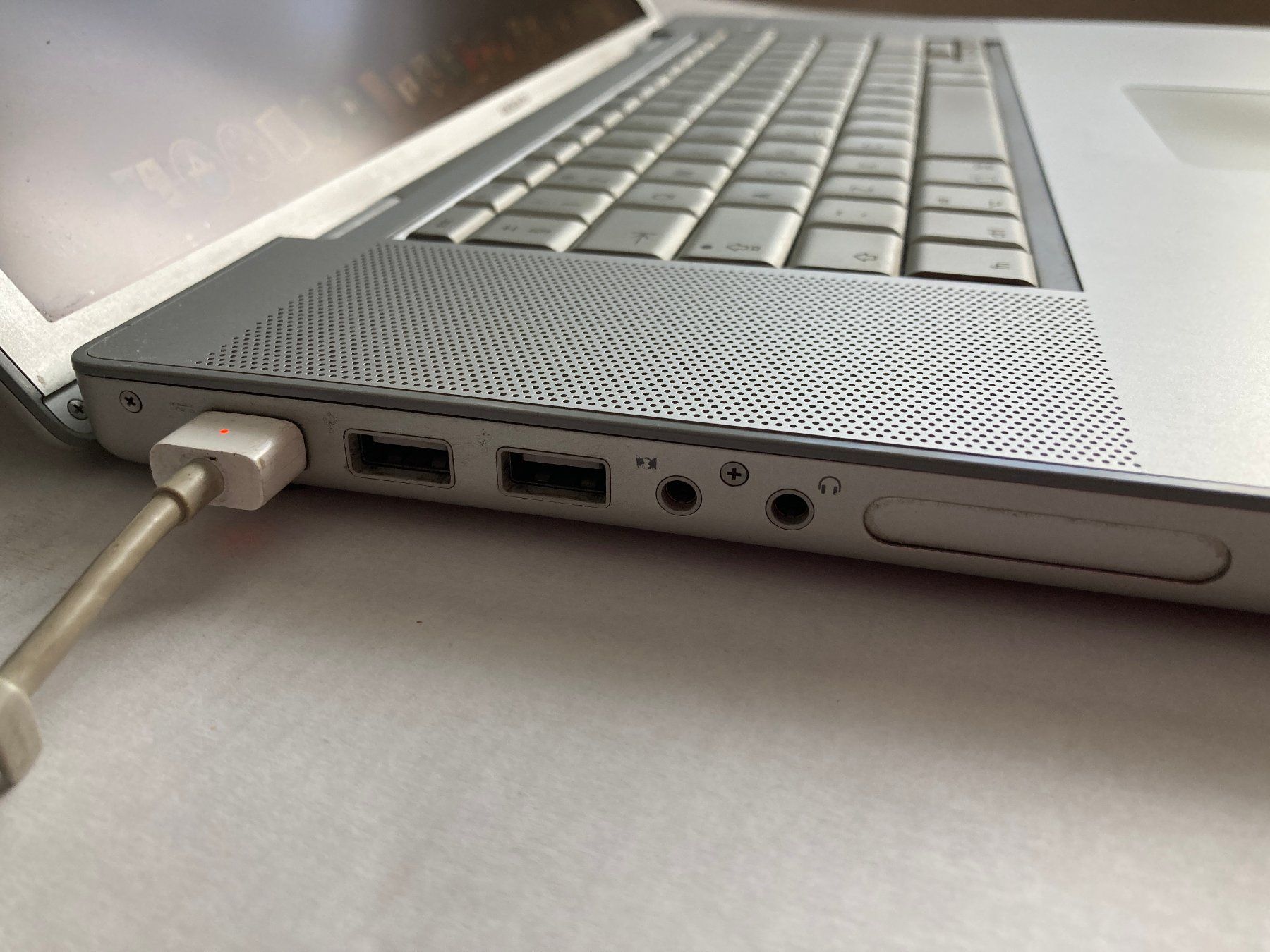Apple Notebook: Vintage Apple MacBook Pro "Core 2 Duo" 2.33 17" – Difettoso da Carona venduto da gamuffo 5