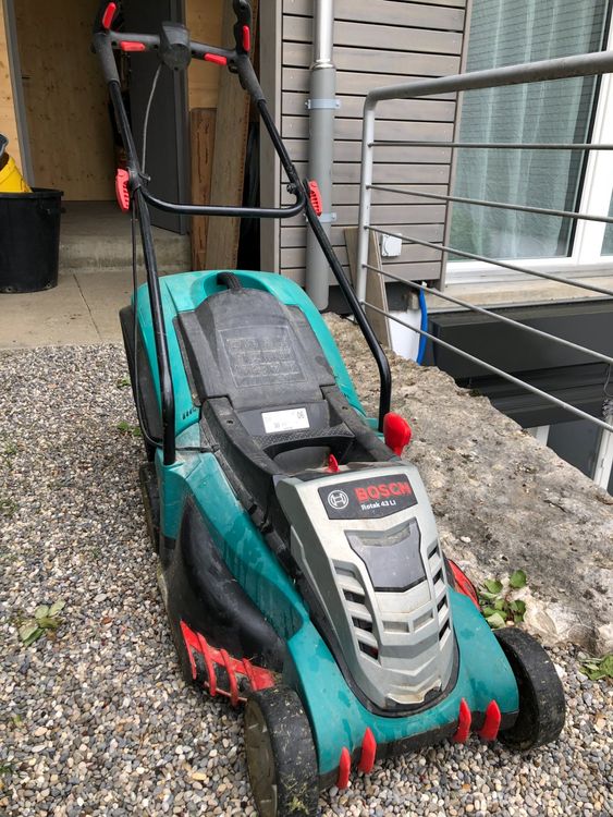 Rasenmäher Bosch Rotak 43 LI 2 Akkus Kaufen auf Ricardo