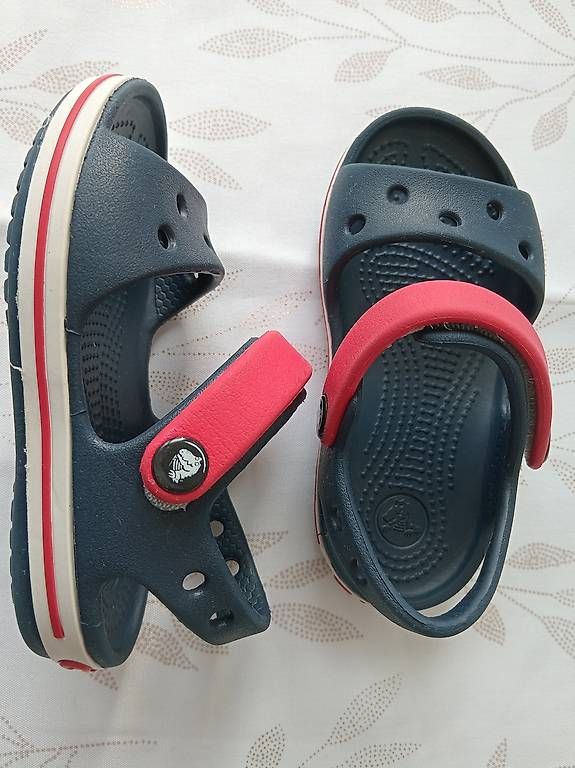 Crocs Chaussures garçon: Lot de 9 chaussures – D'occasion à Lausanne par sim_h5jb 4