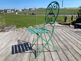 Alter, grüner Metall - Klappstuhl, Gartenstuhl, Balkonstuhl