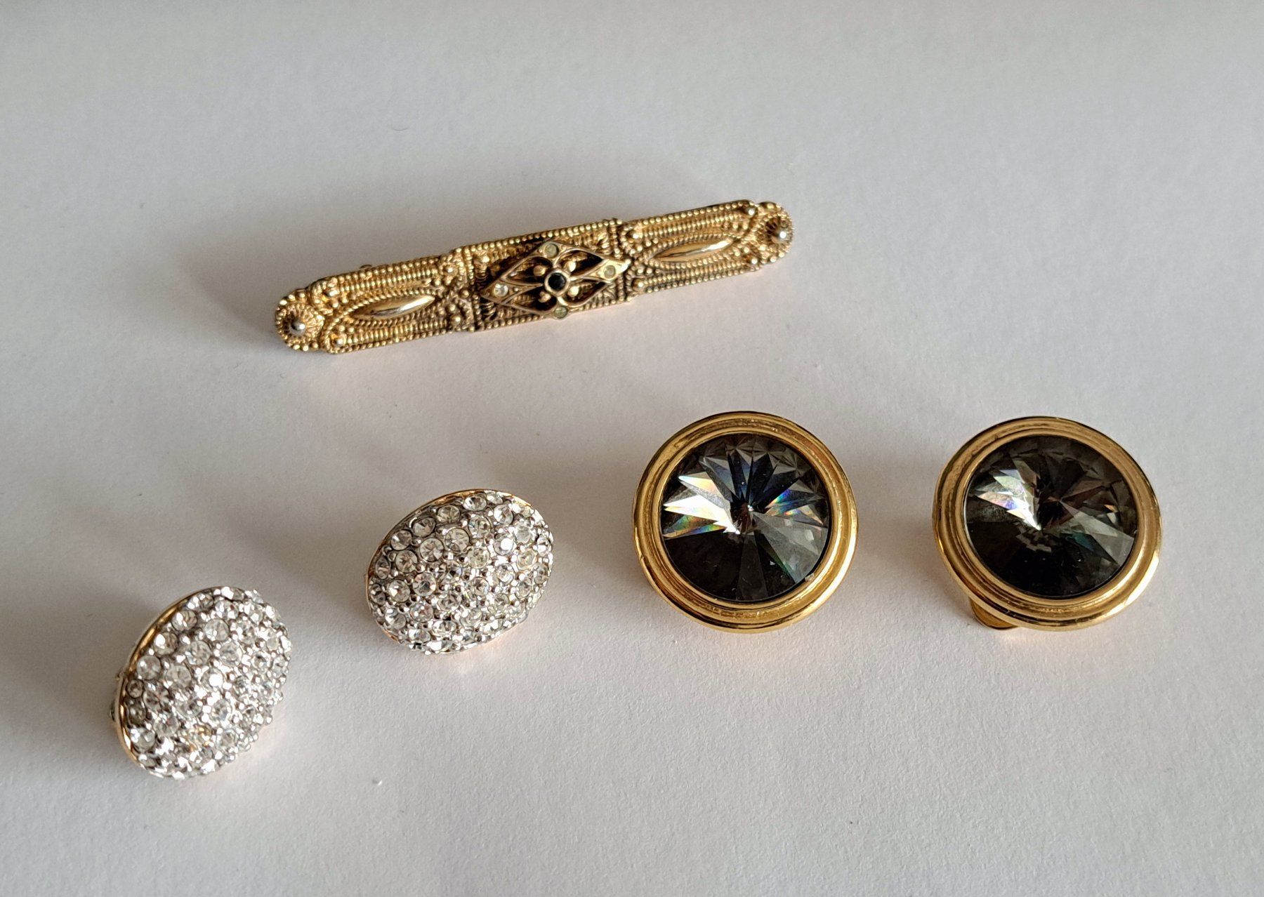 Altri gioielli: Modeschmuck Ohrclips SWAROWSKI - Brosche - Anstecknadel – Usato da Allschwil venduto da groefaz