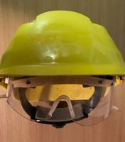Baustellenhelm gelb mit Schutzbrille