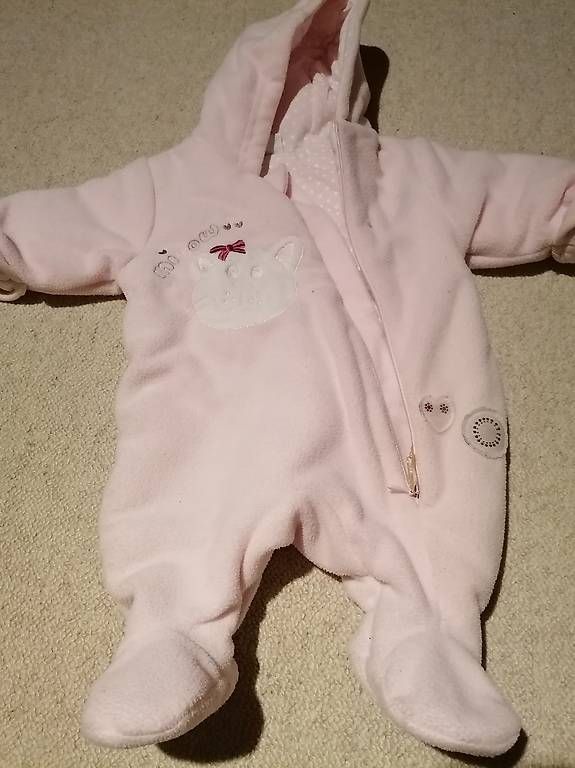 Kleiderpakete & -sets: Combinaison bébé taille 50 – Gebraucht aus St-Sulpice VD von cel_byg6 1