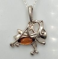 Grashüpfer-Anhänger – 925 Silber & Natur-Bernstein Collier