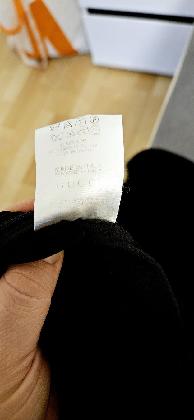 Gucci Pantalons: Gucci Samt-Hose Gr.36 mit – D'occasion à Hellbühl par Veci02 5