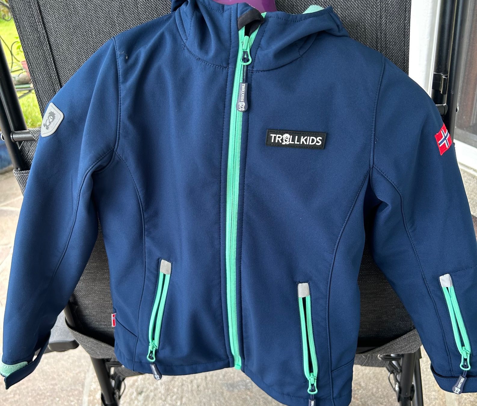 Trollkids Jacken & Mäntel: Trollkids-Softshelljacke Gr. 128 – Gebraucht aus Sevelen von Glueckstreffer.62