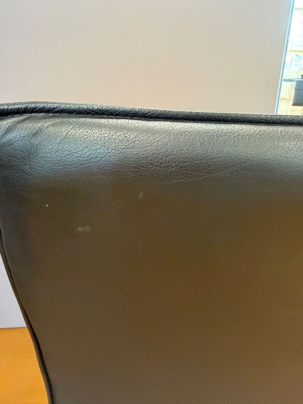 Chaises: 2 Stühle Lederoptik Schwarz  Gebraucht – D'occasion à Dietlikon par ComdatAG 9