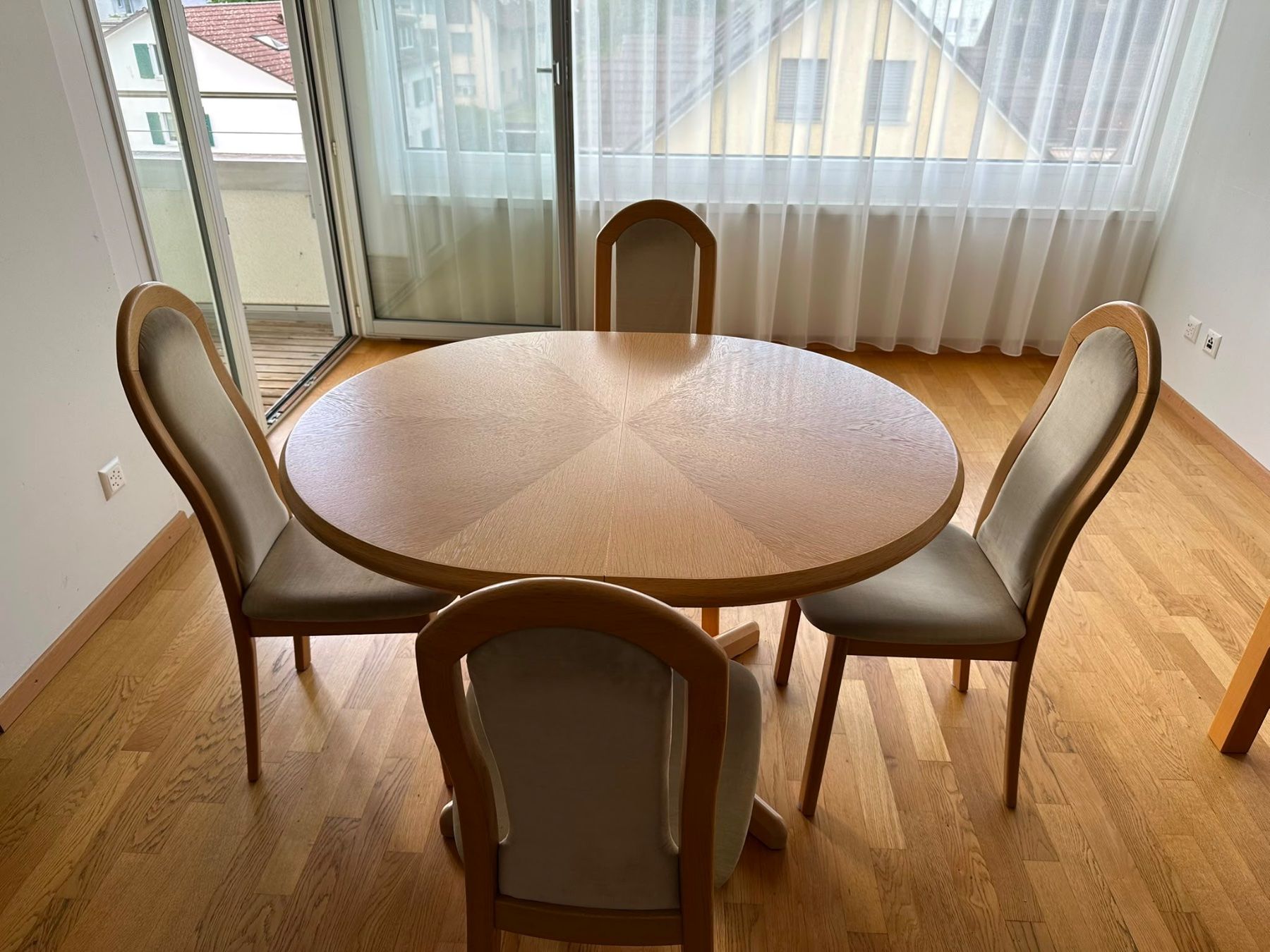 Tavoli: Ausziehtisch mit 4 Stühlen – Usato da Birmensdorf ZH venduto da Dominik_callura