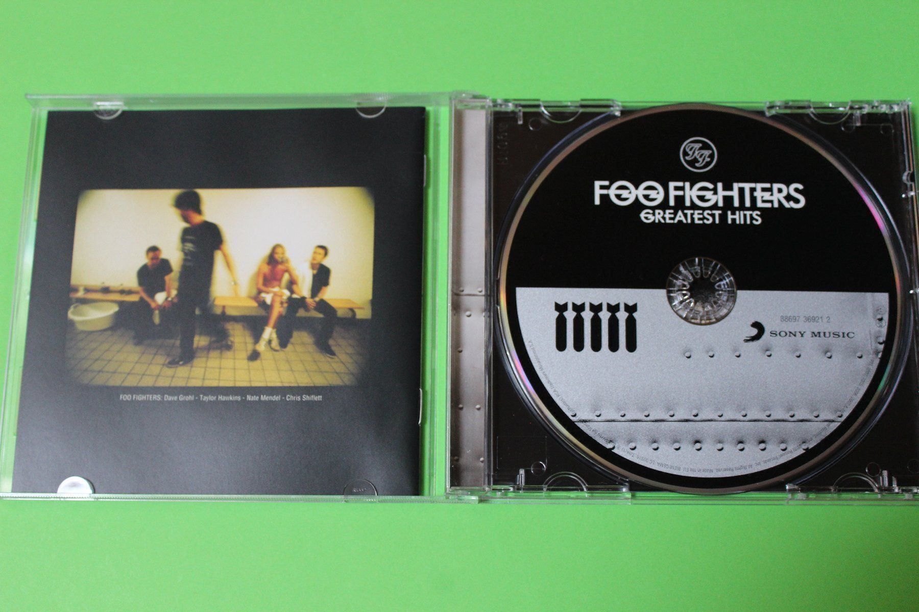 CD: FOO FIGHTERS - GREATEST HITS CD 2009 Dave Grohl von Nirvana – Usato da Tübach venduto da JamesStone 5