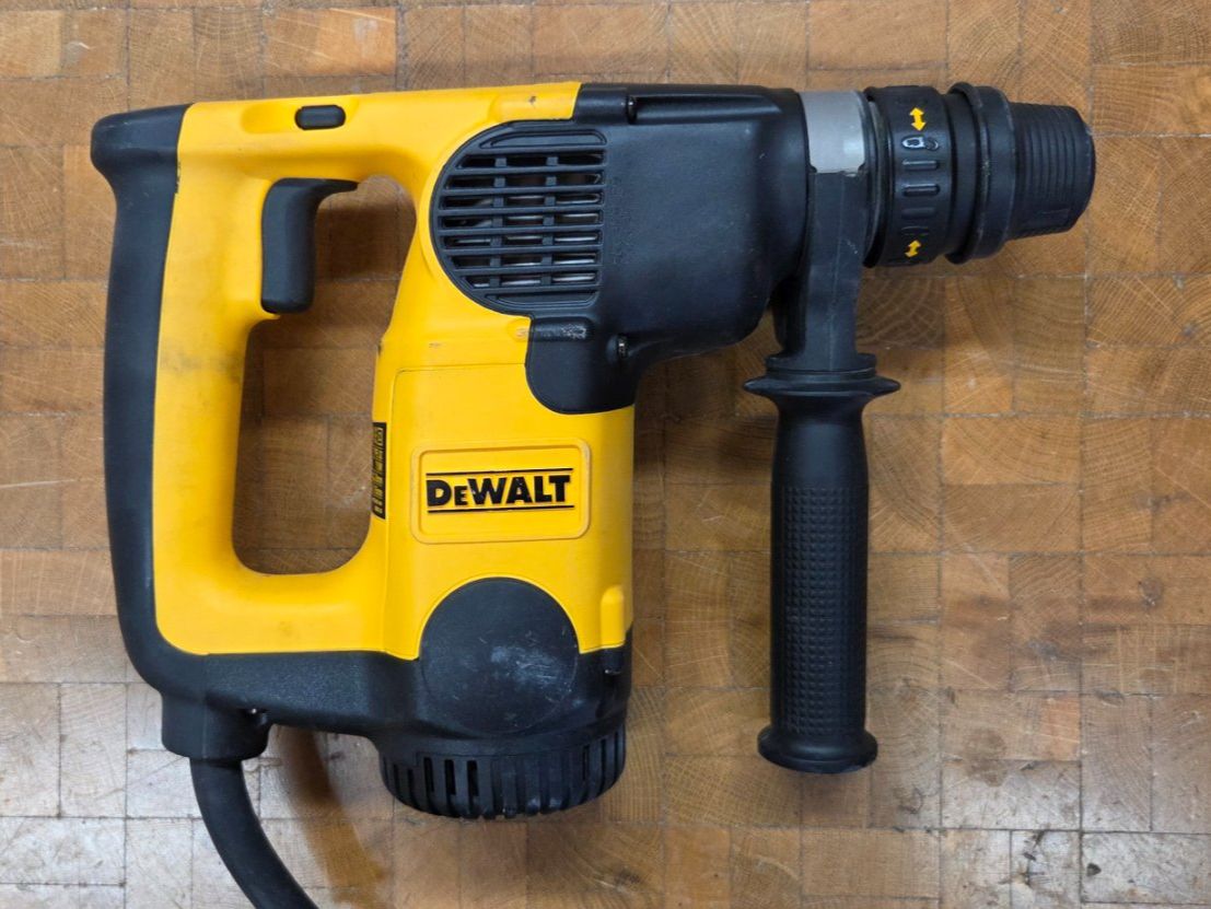 Dewalt Bohrmaschinen: DeWalt Bohrhammer mit Zusatz-Bohrfutter – Gebraucht aus Sigriswil von Ahorn58 1