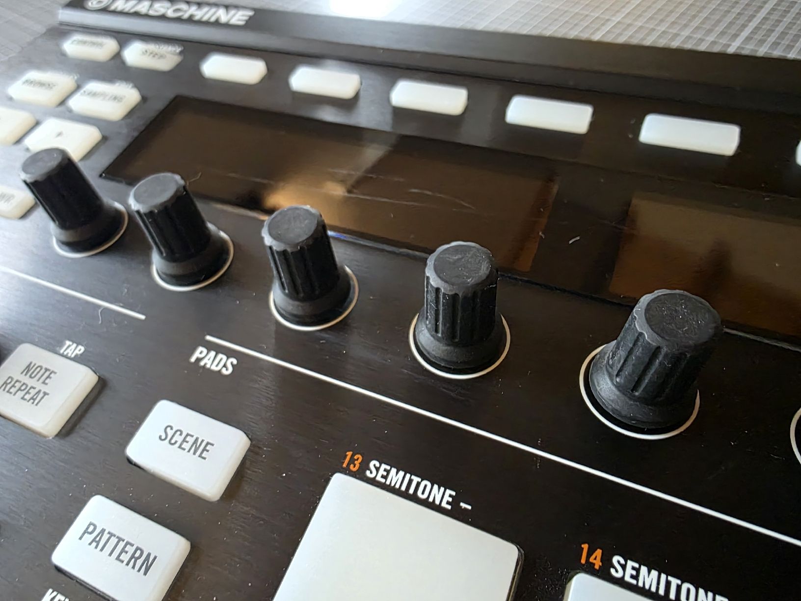 Native Instruments Strumenti musicali: Native Instruments Machine (erste Ausgabe) – Usato da Uerzlikon venduto da Chalb0815 1